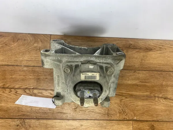 Vaihteiston tuki 5.7 HEMI Dodge Durango 2014+ image 6