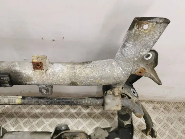 Mercedes-Benz C W204 Voorste hulpframe OEM A2043230765 image 5
