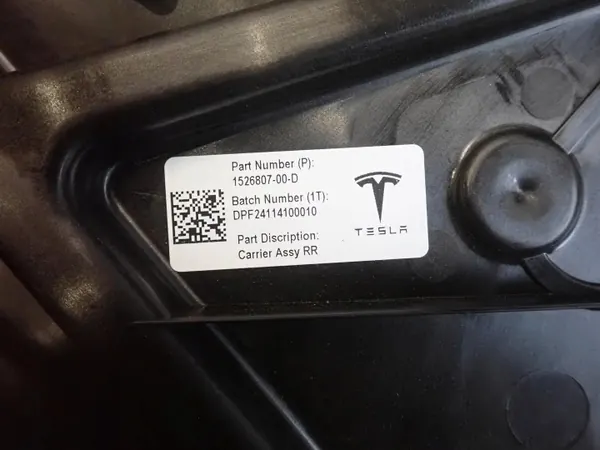 Tesla Y 2021- Linker achterdeurisolatie OEM 1526807-00 image 3