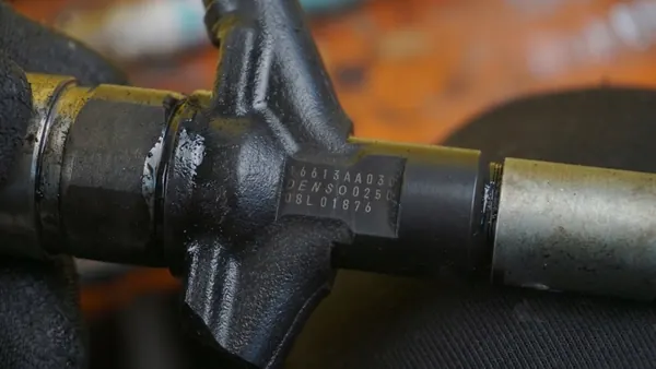 Subaru Legacy Forester Impreza 2.0 D Injektor 16613AA030 image 2