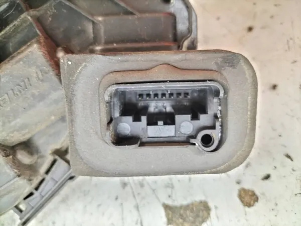 Bakdörrlås Höger VW Passat VIII (2014- ) B8 OEM 5K4839015S image 3