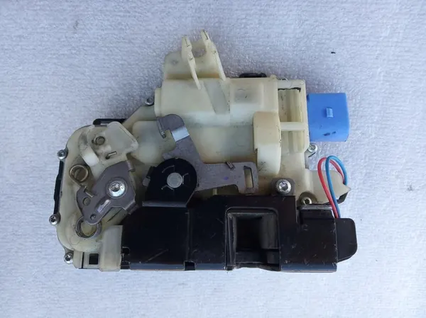 Volkswagen Türschloss vorne links OE 7E1837015A image 2