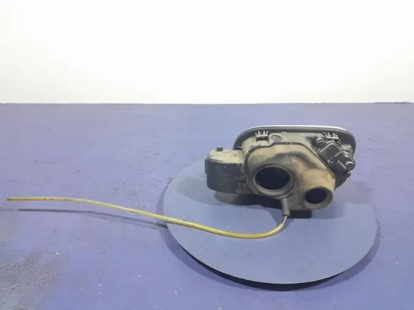 Trappe à carburant Skoda Superb III OEM 3V5809702B image 3