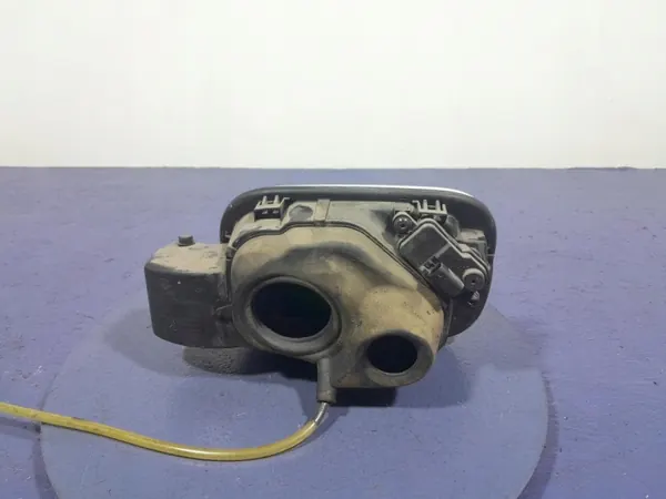 Trappe à carburant Skoda Superb III OEM 3V5809702B image 4