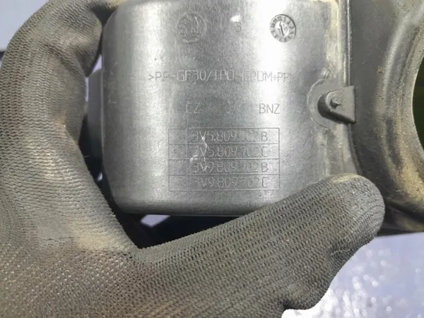 Trappe à carburant Skoda Superb III OEM 3V5809702B image 5