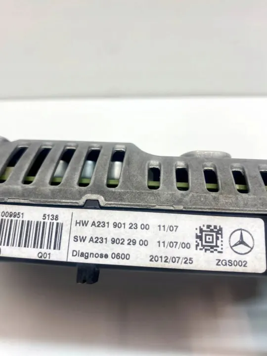 Mercedes-Benz SL R231 navigointinäyttö OEM A2319012300 image 9