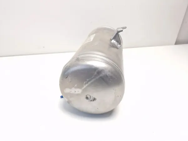 Audi Q7 Luftfederung Tank OEM 7L0616202A image 3