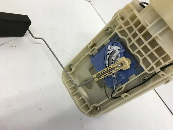 Bomba de combustível Skoda Rapid 1.2 1.4 TSI image 3