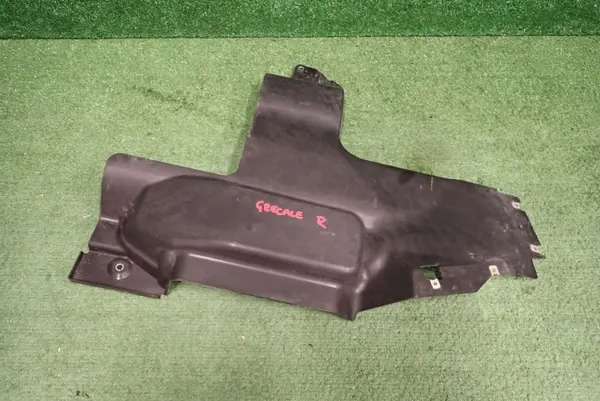 Maserati Grecale OEM 670157092 Escudo direito traseiro image 2