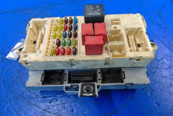 Caixa de fusíveis FIAT STILO 1.9JTD image 3