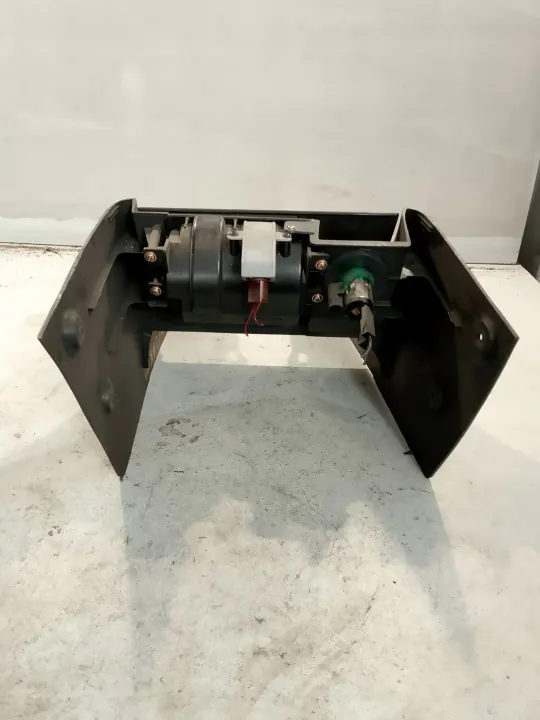 Kia Clarus keskikonsoli puutuhkakuppi OEM image 3
