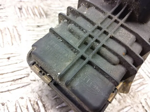 Actuador Turbo BMW OEM 6137647 - Usado image 4
