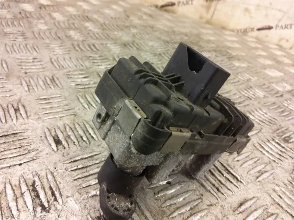 Actuador Turbo BMW OEM 6137647 - Usado image 6