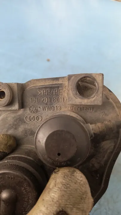 Begagnad Skoda OE-kolfilter för Octavia 1.6B image 3