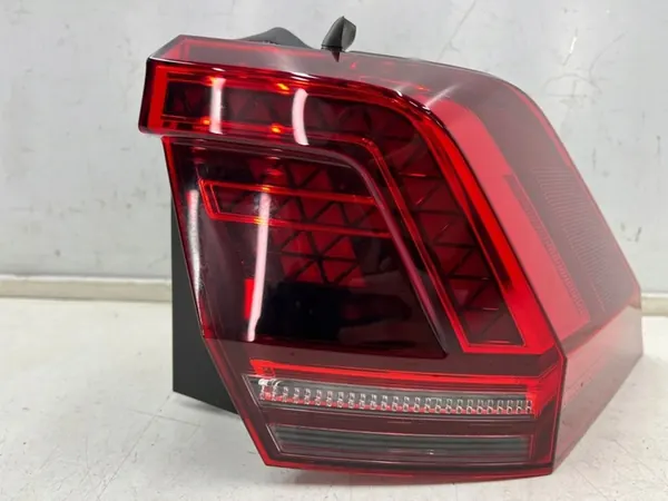 Volkswagen OE 5NA945208F Luz Trasera image 2