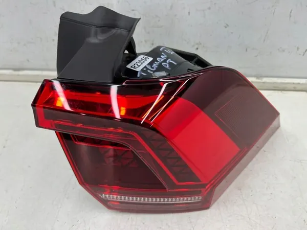 Volkswagen OE 5NA945208F Luz Trasera image 4