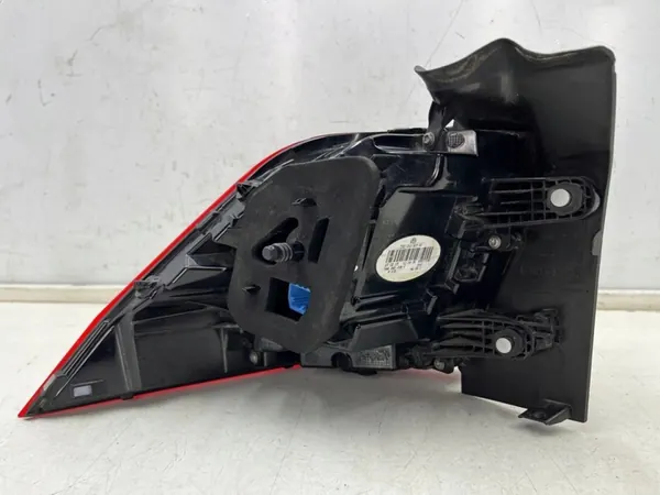 Volkswagen OE 5NA945208F Luz Trasera image 8