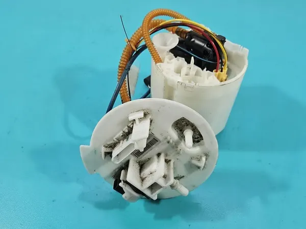 Bomba de combustível Mercedes CLA C118 X118 1.3B A2474703200 image 2