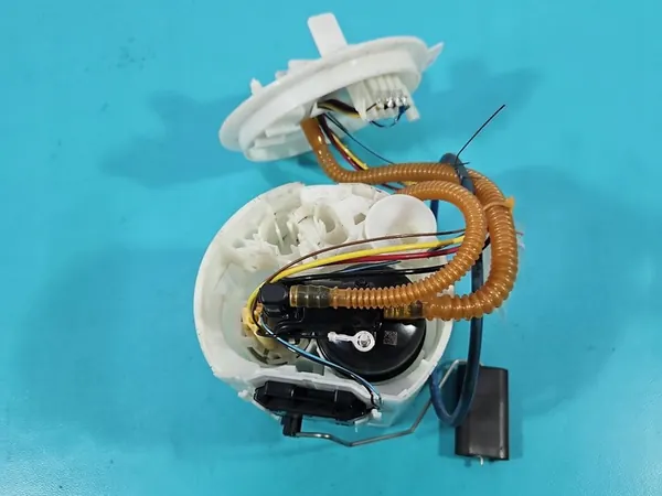 Bomba de combustível Mercedes CLA C118 X118 1.3B A2474703200 image 4