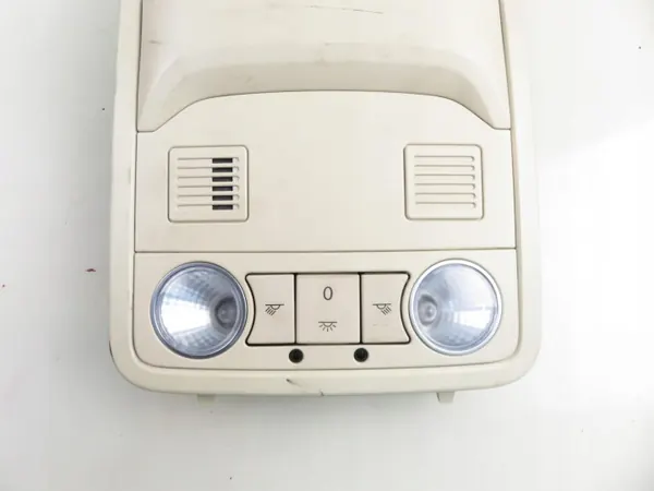 Iluminación Cabina OEM 561868837B - Volkswagen OE Usado image 8