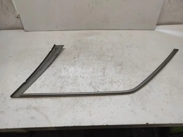 Garniture Vitre Arrière Gauche Mercedes W124 - OE image 3