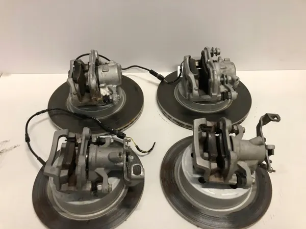 Jeu Disques Plaquettes Étriers OEM 6866297 6799383 Avant Arrière image 10