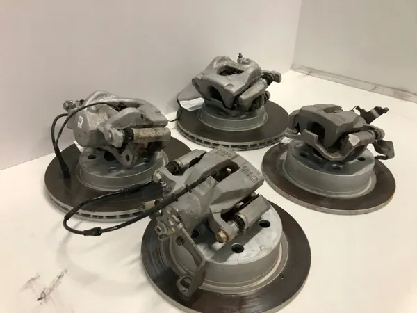 Jeu Disques Plaquettes Étriers OEM 6866297 6799383 Avant Arrière image 4