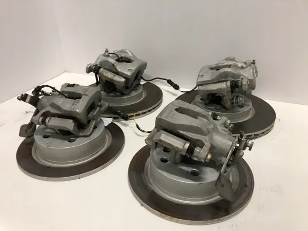 Jeu Disques Plaquettes Étriers OEM 6866297 6799383 Avant Arrière image 5