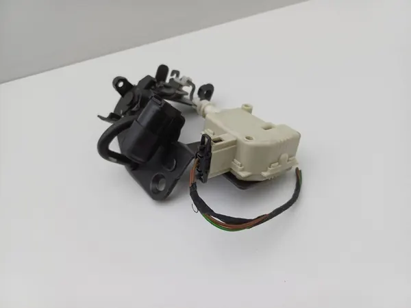 Fuel Flap Actuator Skoda Fabia I 1.2 6Y0827511A image 2