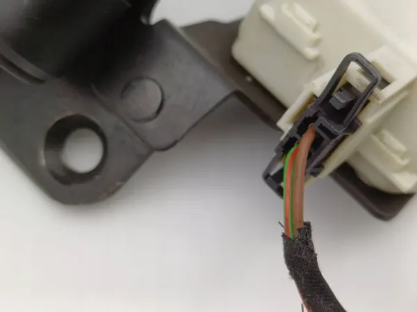 Fuel Flap Actuator Skoda Fabia I 1.2 6Y0827511A image 3