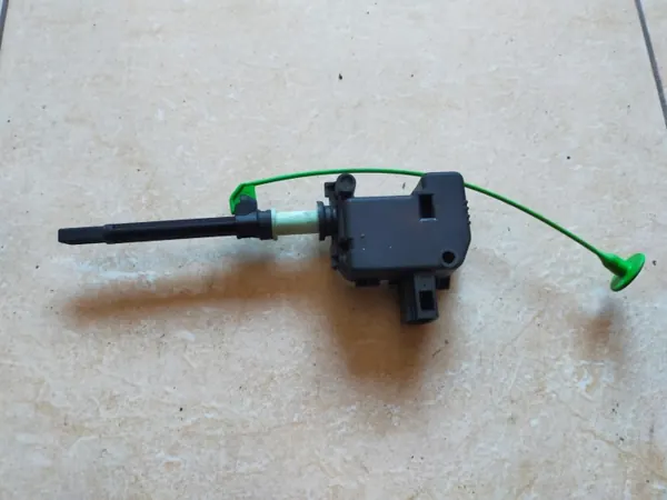 Serrure de trappe à carburant OEM 861131 pour Volvo image 3