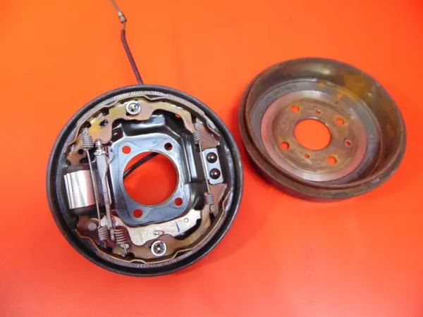 PEUGEOT 108 C1 II AYGO II Tambor de Freio Traseiro Direito image 1