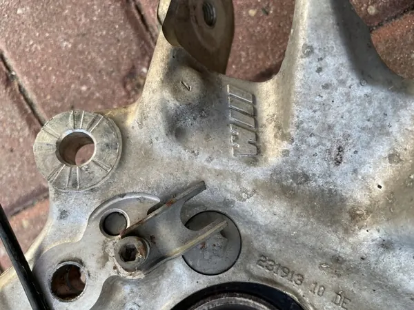 BMW OEM 2284795 Taka-Vasen Pyörännavan M3/M4/M2 image 5