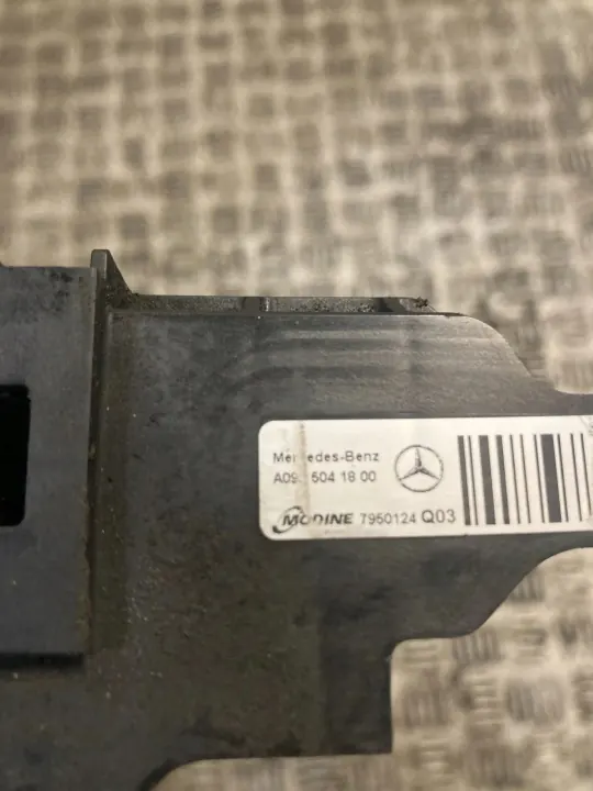 Mercedes Radiator Montageframe OEM A0995041800 image 4