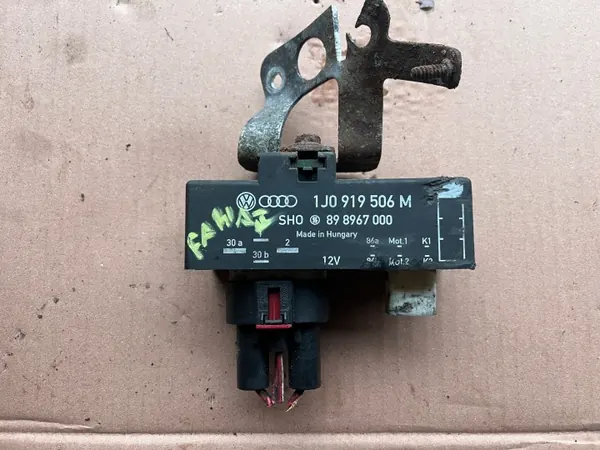 Skoda Tuulettimen Relemoduuli OEM 1J0919506M - Käytetty image 2