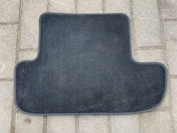 Tapete Audi A5 OEM 8T0864450A - Usado image 2