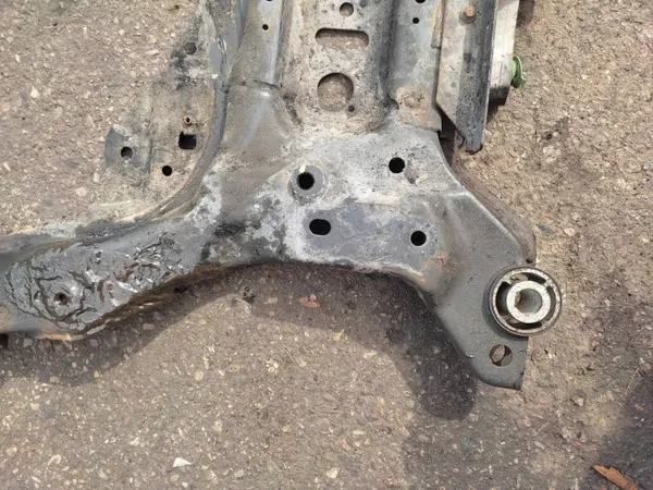 Sous-châssis avant Land Rover Discovery Sport HK725000A image 4