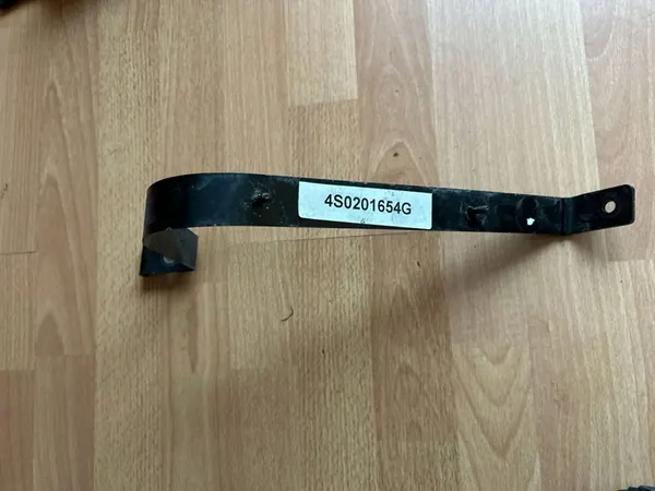 Support de réservoir de carburant Avant Audi R8 4S0201654G image 3