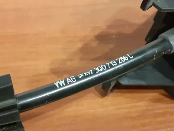 Skoda OE Växelspakslänk OEM 3Q0713085 - Begagnad image 10