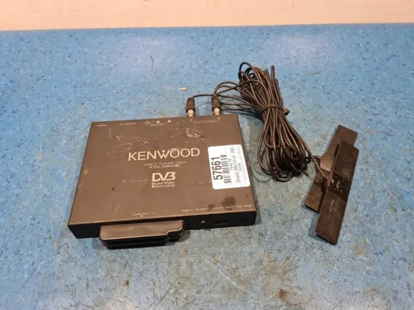 Kenwood KTC-D600 Tuner voor Chrysler 300C 3.0 CRD image 2