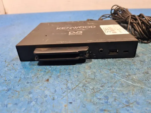 Kenwood KTC-D600 Tuner voor Chrysler 300C 3.0 CRD image 4