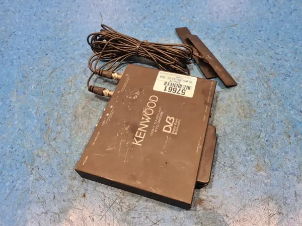 Kenwood KTC-D600 Tuner voor Chrysler 300C 3.0 CRD image 5