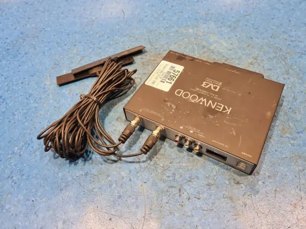 Kenwood KTC-D600 Tuner voor Chrysler 300C 3.0 CRD image 6