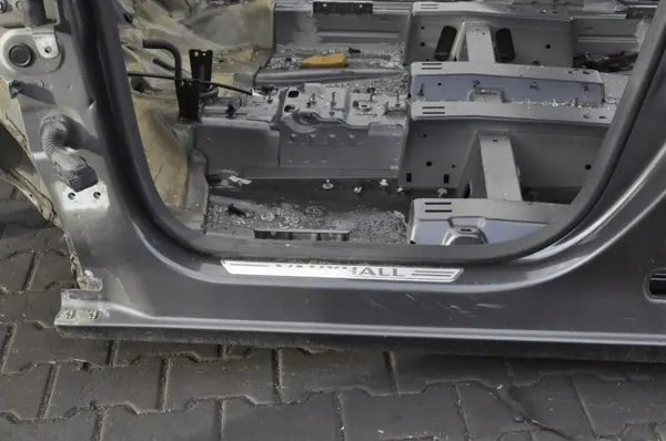 OEM 168007 Vasen kynnyspylväs Opel Meriva II B:lle image 3