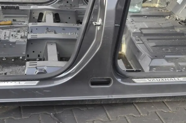 OEM 168007 Vasen kynnyspylväs Opel Meriva II B:lle image 4