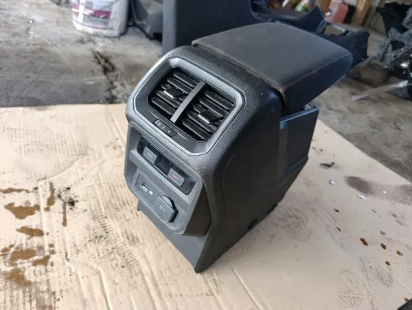 Accoudoir tunnel OEM VW Tiguan 2016-2023 image 2