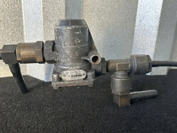 Soupape de réduction pression OEM 1725688 pour DAF XF 105 image 2