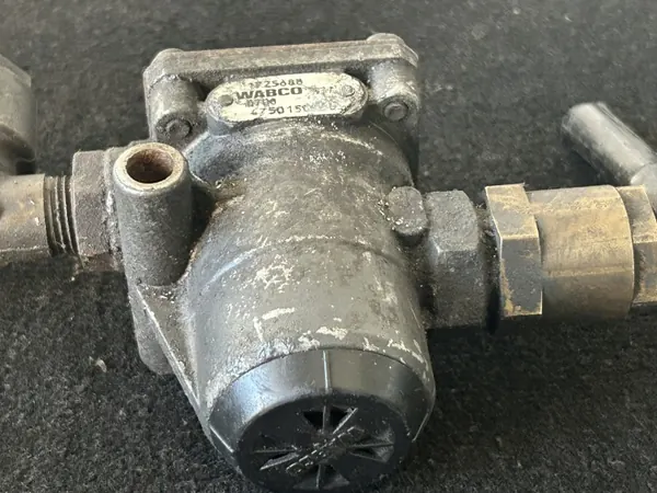 Soupape de réduction pression OEM 1725688 pour DAF XF 105 image 4