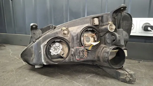 Oikea Ajovalo Opel Corsa C Lift Combo H7 H1 Valeo image 3