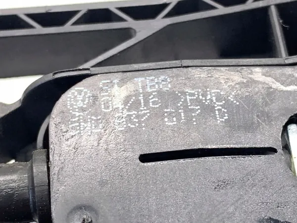 Tirador Exterior Derecho Trasero OEM 5N0837017D Audi A3 8V image 3